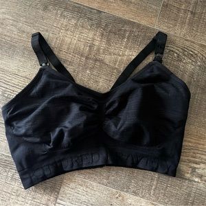 Kindered Bravely pumping and nursing bra.